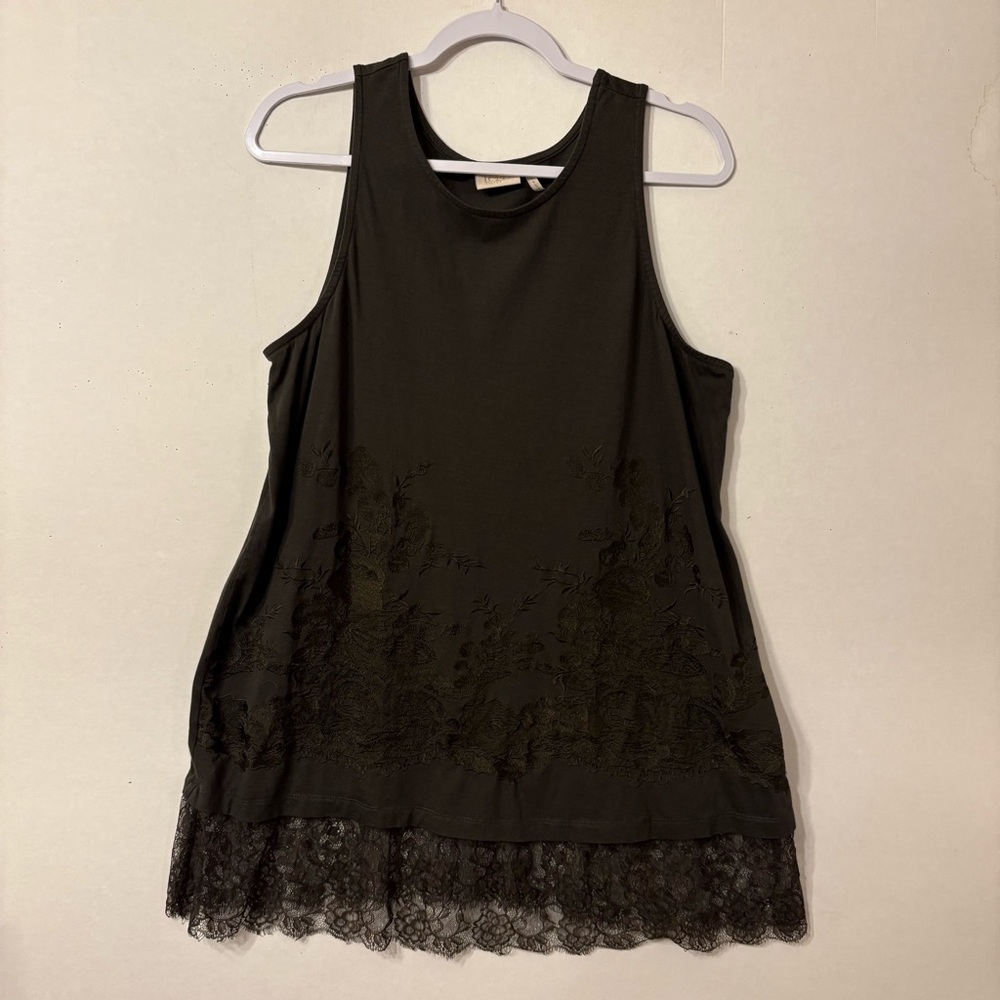 Logo  Lavish womens dark green  Lace Trim Tank Top Size Large Embroidered